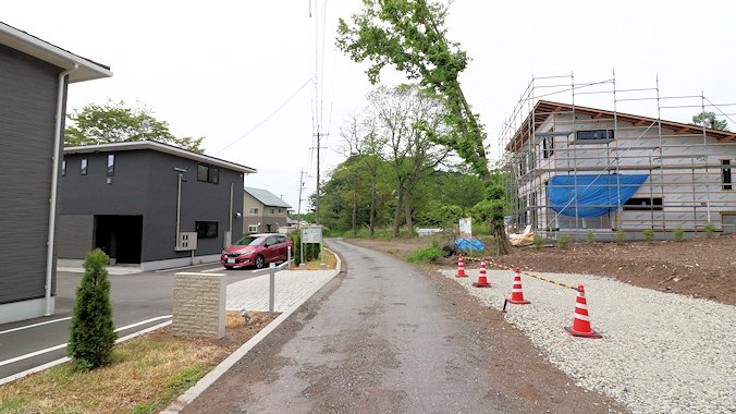 カラーコーンがある場所が物件