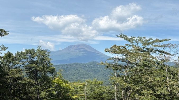 敷地内から浅間山方向を撮影