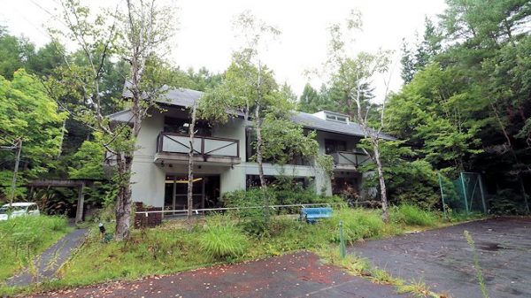 千ヶ滝西区　中古別荘