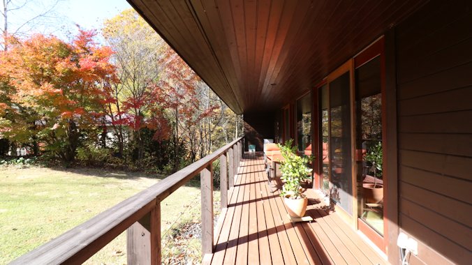 屋根付のデッキ