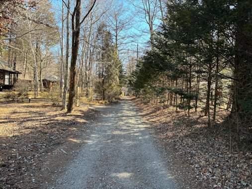 ホテルブレストンコートへ至る小径