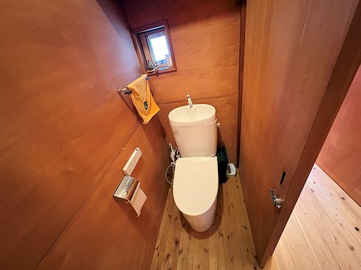 1階トイレ（冬でも暖かい）