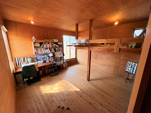 洋室（作業にも集中して取り組めます。）